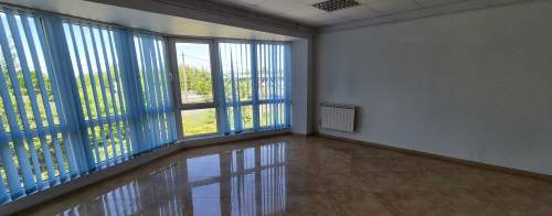 Biurowiec z halą magazynową 1000m2