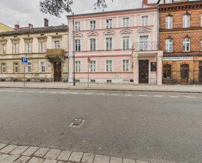 Zmodernizowana kamienica na Komuny Paryskiej