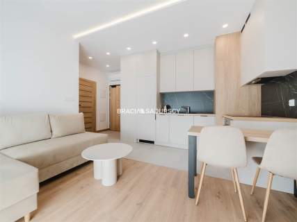 2 POK OK 35,4 M2 BLISKO CENTRUM Z DUŻYM BALKONEM