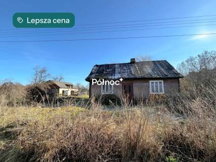 Działka budowlana z budynkami blisko miasta. Media