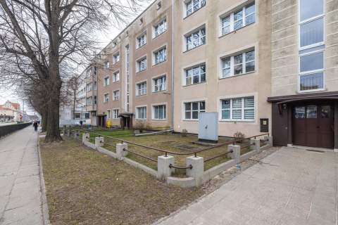 ŚRÓDM1EŚCIE I POTECJAŁEM INWESTYCYJNYM 80 m 