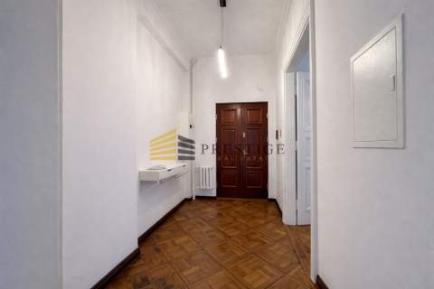 Lokal w pięknej kamienicy, 90m2, 5 pomieszczeń