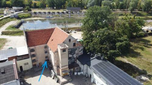 Budynek Spichlerza ul. 6 sierpnia w Puławach.