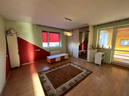 Dom 286 mkw z częścią handlową 230 mkw w Dęblinie.