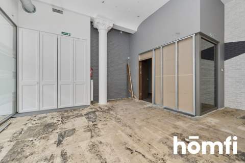 Na wynajem lokal 185 m2 z witrynami Rynek 1 piętro