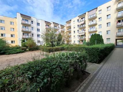 Blok z cegły, piwnica, balkon