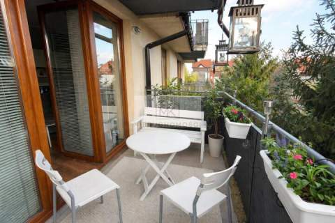 Wysoka kawalerka 24 m2 balkon garaż podziemny 2 piętro