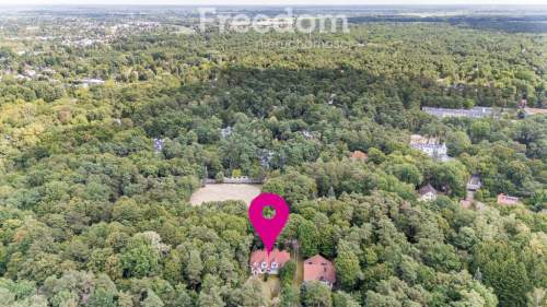 Konstancin-Jeziorna Dom na 1707 m działce.
