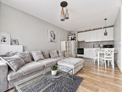 Mieszkanie 4 pokoje, 3 sypialnie, garaż, 2 łazienki, balkon