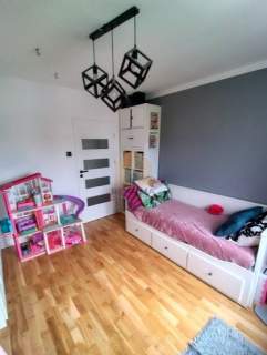 2 pokoje/ balkon/ lasek/ piwnica/ parking