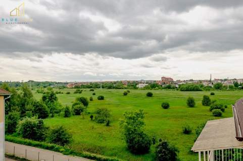 Nietuzinkowe mieszkanie z antresolą na zamkniętym