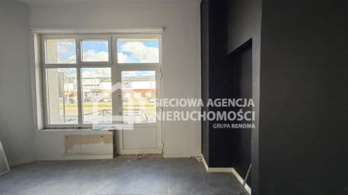 Lokal z witryną na parterze przy głównej ul w Rumi