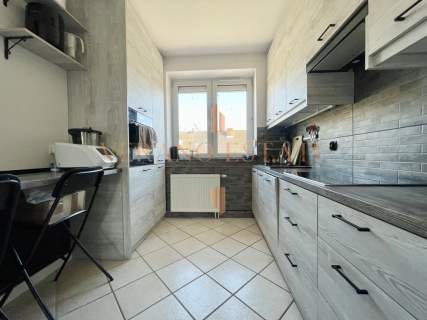 3 Pokoje Balkon Garaż Piwnica Dwustronne