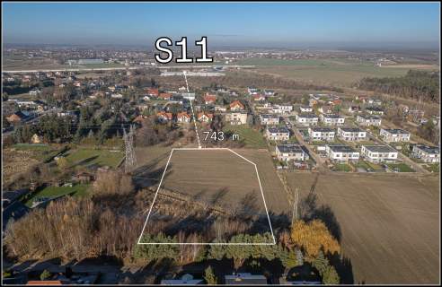 Teren rolniczy z rowem melioracyjnym, linia 220 kV i 110 kV