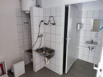  Lokal z witrynami od ulicy 