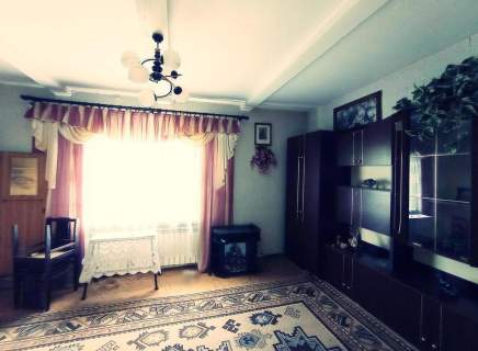 Dom na dużej działce graniczący z rz. Ciemięgą.