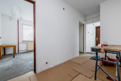 Dom z częścią usługową, pod warsztat, 300 m2