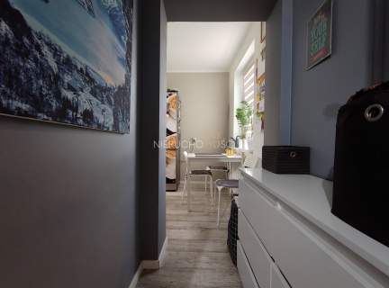 Zadbane 3 pokoje z balkonem na 1 piętrze.