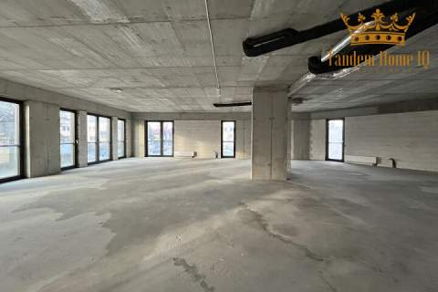 Do wynajęcia lokal usługowy 331m2 piętro budynku w Ur