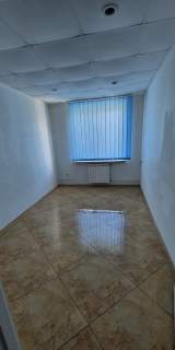 Biurowiec z halą magazynową 1000m2