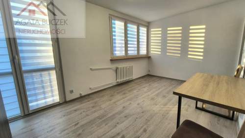 Kawalerka, osobna kuchnia, balkon, dobre miejsce