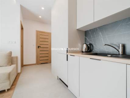 2 POK OK 35,4 M2 BLISKO CENTRUM Z DUŻYM BALKONEM
