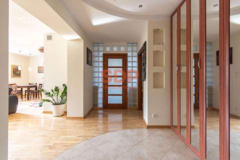 Apartament . Przestrzeń . Winda . Blisko METRO . 2 pok . 62,25...