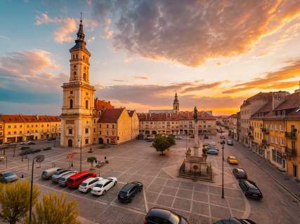 Mieszkanie 52 m 2/3 pokoje 3 piętro Rynek balkon