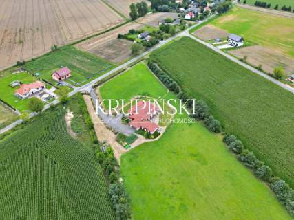 Wyjątkowa posiadłość z dużą działką blisko Torunia