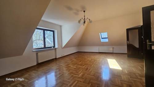 Dom 450 m2 otoczony starodrzewiem