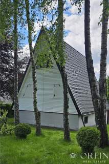 Dom letniskowy nad jeziorem na Kaszubach.