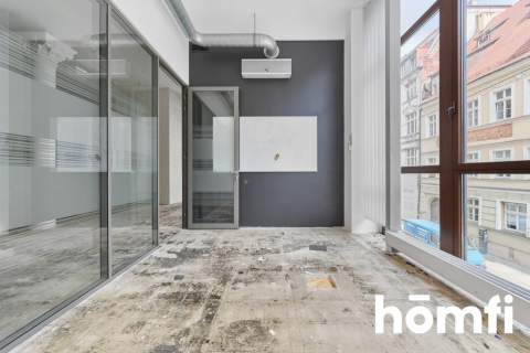 Na wynajem lokal 185 m2 z witrynami Rynek 1 piętro