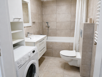 Mieszkanie 4 pokoje, 3 sypialnie, garaż, 2 łazienki, balkon