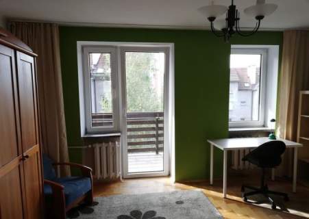 30-letni blok z cegły. Mieszkanie 3-pokojowe.