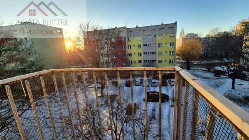 Kawalerka, osobna kuchnia, balkon, dobre miejsce