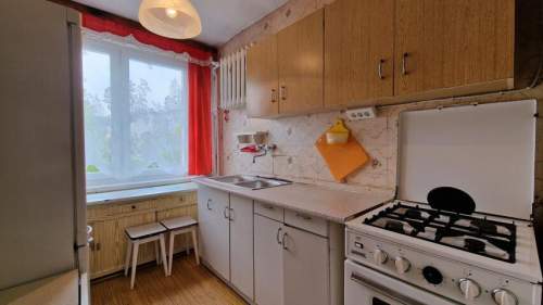 Kołobrzeg ul. Dworcowa 2 pokoje , kuchnia, balkon ,4 p.