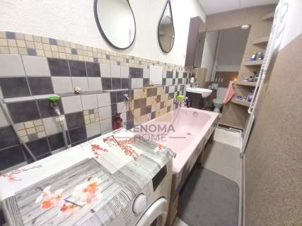 Dwupokojowe mieszkanie , IV piętro, kamienica 64m2