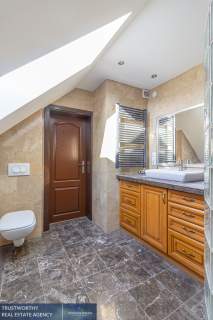 Pychowice, przestronny dom 260 m2, działka 8 ar