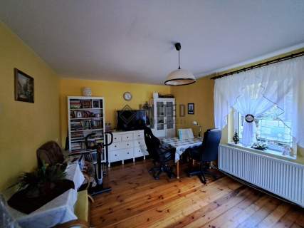 Dom wolnostojący Nowy Dwór k/Jelcza przy lesie.