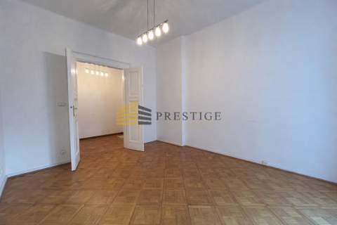 Lokal w pięknej kamienicy, 90m2, 5 pomieszczeń