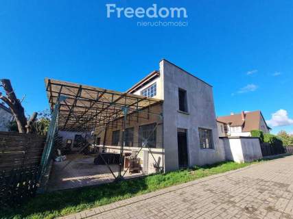 Warsztat 240 m2 z mieszkaniem w Trzebiatowie