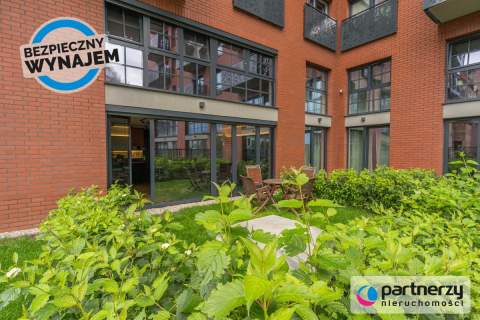 Dwupoziomowy apartament z ogrodem