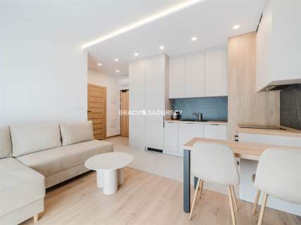 2 POK OK 35,4 M2 BLISKO CENTRUM Z DUŻYM BALKONEM