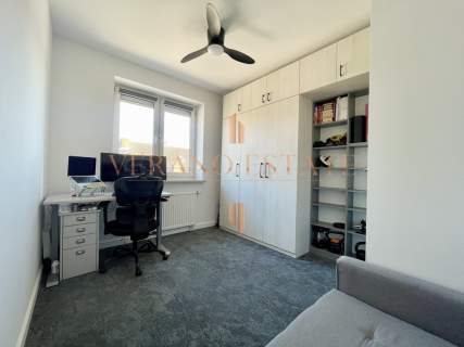 3 Pokoje Balkon Garaż Piwnica Dwustronne
