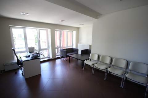 Lokal 93,3m w centrum - wejście z ulicy