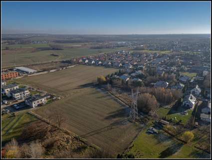 Teren rolniczy z rowem melioracyjnym, linia 220 kV i 110 kV