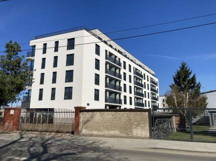 Lokal z potencjałem obok stacji metra Chrzanów 