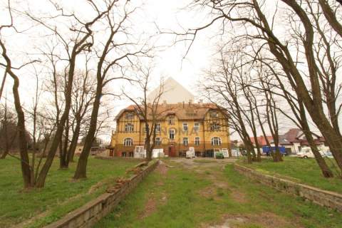 Obiekt komercyjny 1291m2/Działka 49arów