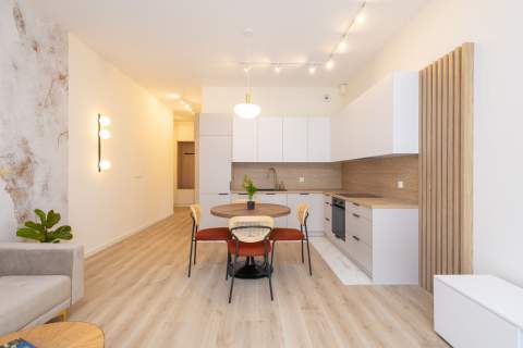 Urządzone mieszkanie/ 60m2/ ogródek/ garaż/park
