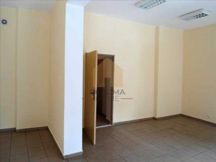 Lokal handlowo-usługowy w centrum.